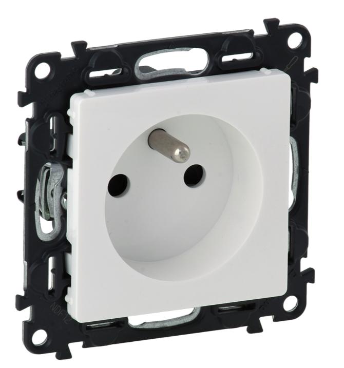 Valena Life Single Socket Z/U 2P+Z White 753185