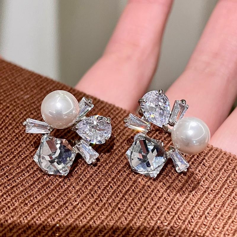 Elegant French Zircon Pearl Earrings: Unique Design & Exquisite Ear Clips for Women
