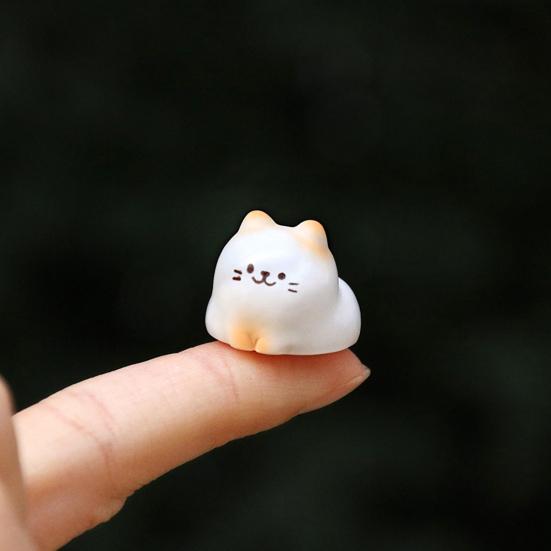 Mini Resin Cat Figurine Cute Cat Animal Models Miniature Ornaments for Cake Topper Micro Landscape Dollhouse Garden Home Desk Decor
