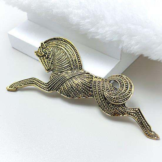 Retro Style Brooch Enamel Golden Plated Horse Design Brooch Pin Suit Collar Lapel Badge Stylish Accessory