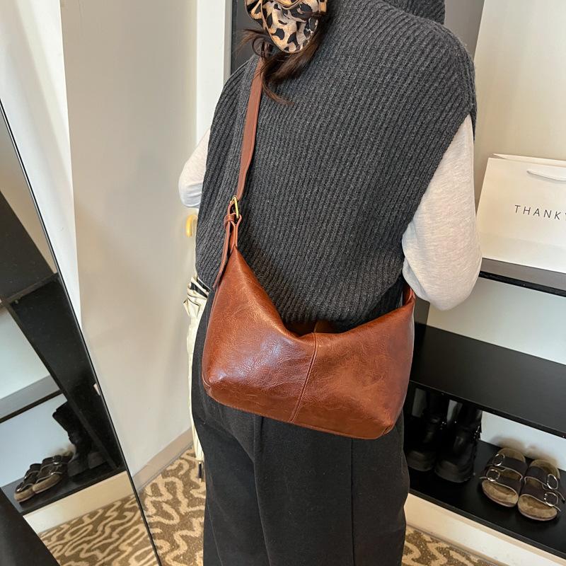 2025 New Retro Commuter Bag Women's Bag Trendy Fashion Korean Version Single Shoulder Tote Bag Versatile Large Capacity Armpit Bag