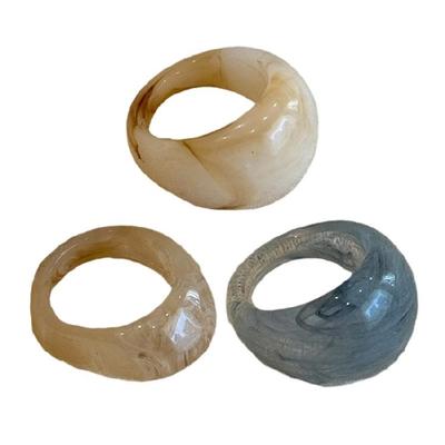 Leichte dicke Harzringe Bunter stapelbarer Schmuck Moderne Harz-Acryl-Kuppelringe Dicke stapelbare Handringe