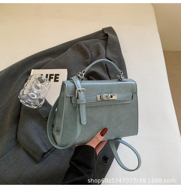 Korean Version of Fashion Niche Design Underarm Kelly Bag Women's 2025 New Early Spring Versatile Shoulder Messenger Bag