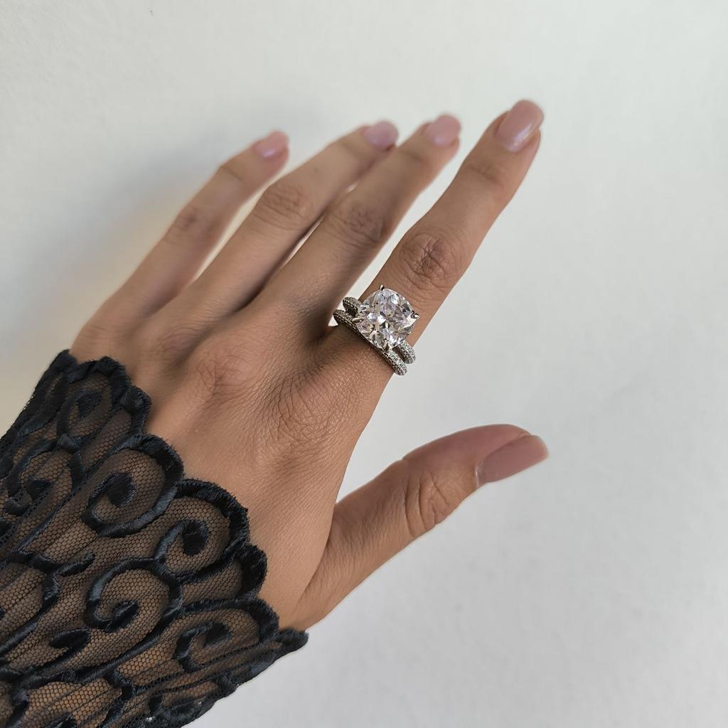 Серебряное кольцо с фианитами, вес изделия 8,93 гр (2192909)