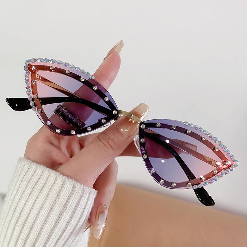 Cat Eye Sunglasses With Gold Metal Frame Uv400 Protection For Trendy Summer Outings