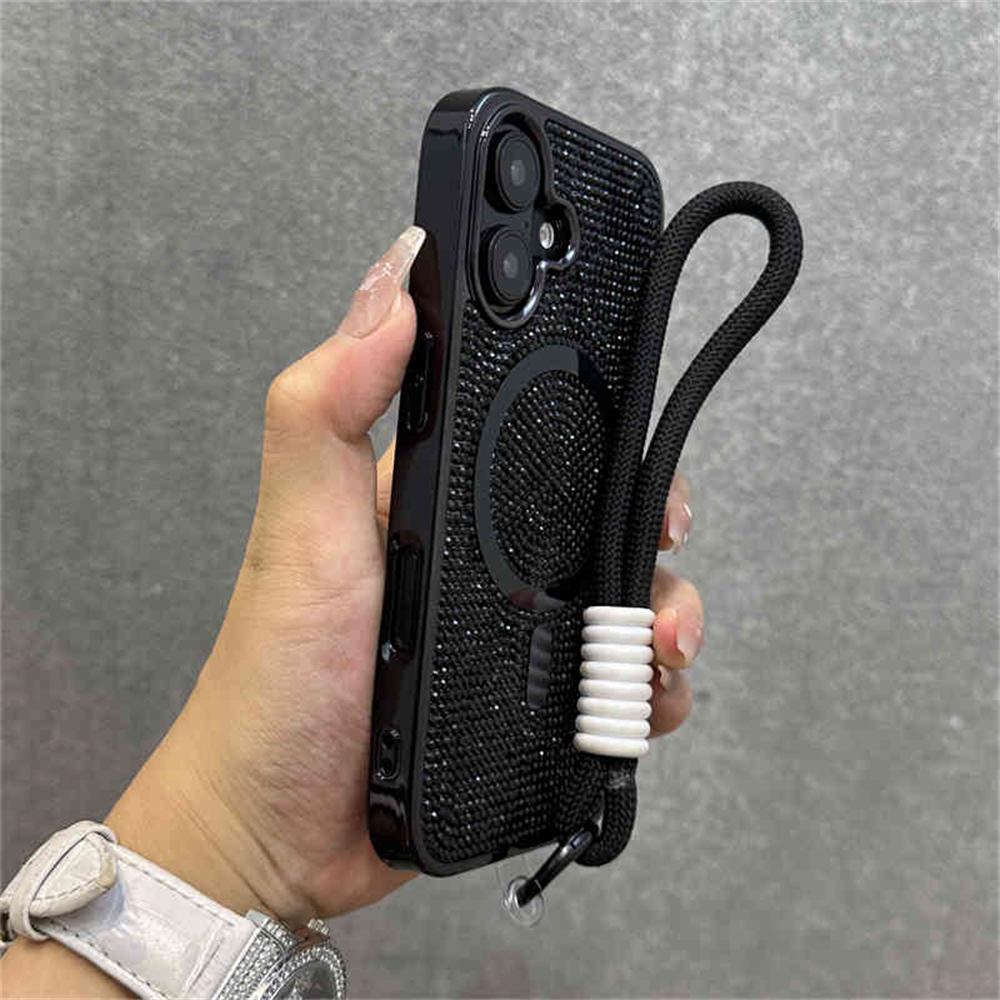 

Ремешок на запястье для беспроводной зарядки Magsafe, блестящий чехол со стразами и бриллиантами для iPhone 15 11 12 13 14 16 Pro Max Plus, магнитный чехол For iPhone 13 ProMax&Case & Strap чёрный