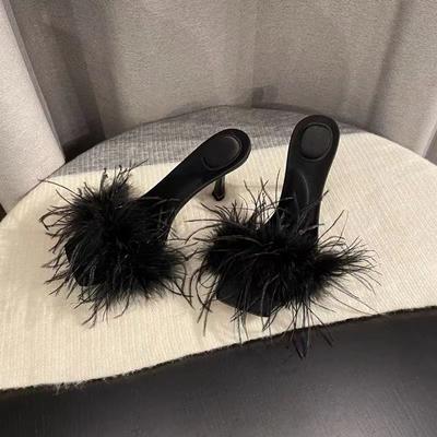 Damen Hausschuhe und Damen Sandalen Schwarze Slides Vintage Federschuhe Absatz Sommer 2024 Pelzige Hochzeit Sexy Fuzzy Unikat Eva I