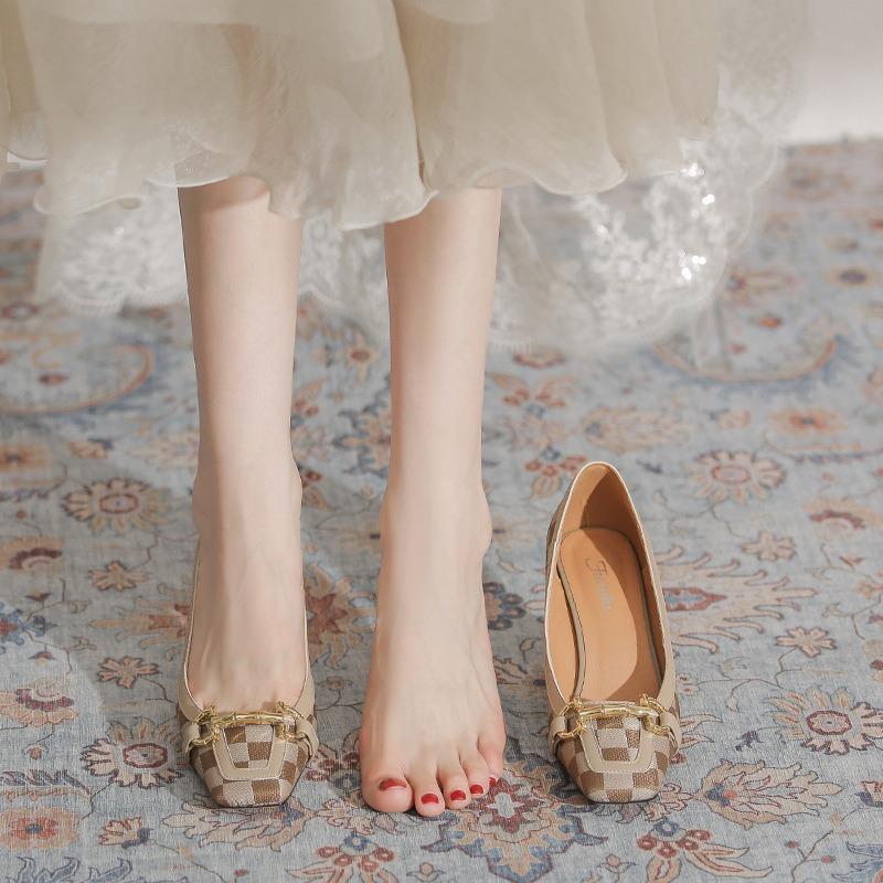Horse buckle thin heel square head high heels women's spring new retro temperament printed commuter shoes