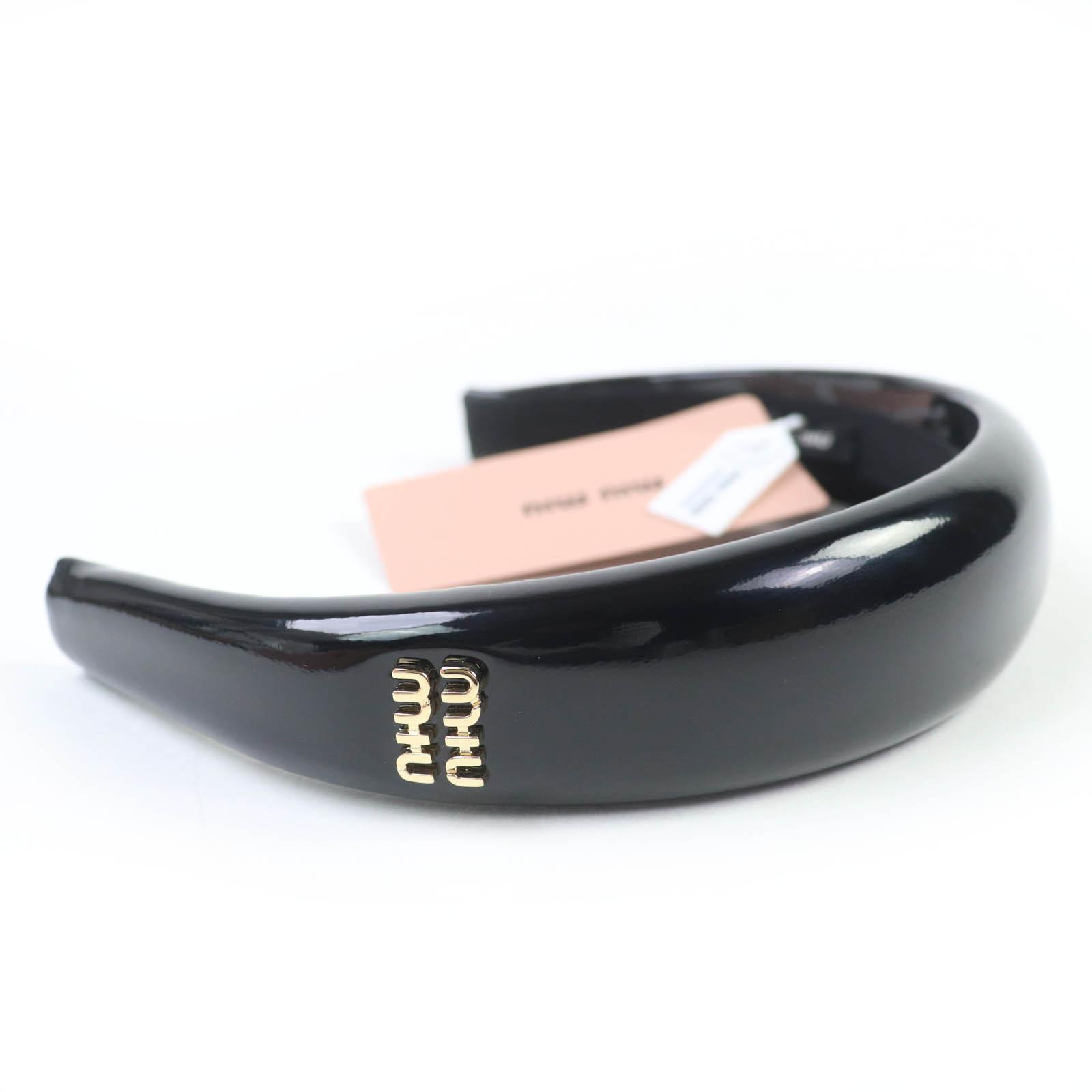 

MIUMIU аксесуар для волосся Логотип Метал Лакована шкіра Пов язка на голову Пов язка на голову чорна 5IH025 Вживаний