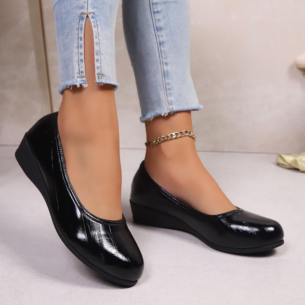 Fashion Women Fashion Light Weight Wedge Heel Comfort Spring Autumn Shoes Casual Sweet Black Leather Soft Bottom Flat Shoes