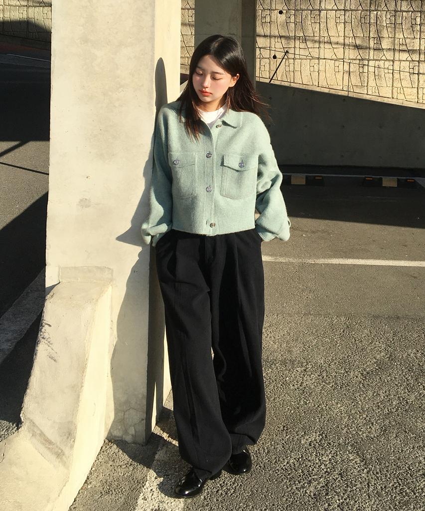 Mubeun Deep One-Pleat Wide Curved Cotton Pants Black