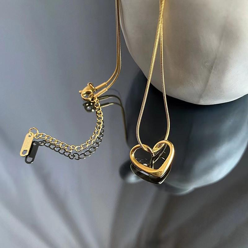 L316 Stainless Steel Twist Hollow Heart Pendant Necklace For Women Spicy Girls Simple Clavicle Chain Jewelry Gift
