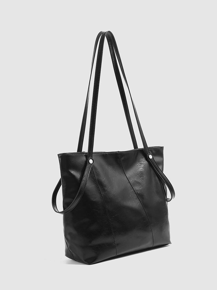 

Large capacity underarm bag women s 2025 new fashion commuter shoulder bag high sense niche versatile tote bag чёрный