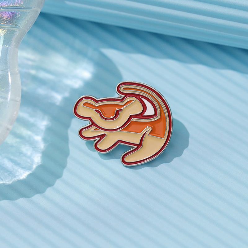 Broches de esmalte de bebê leão, broches de animais personalizados, emblemas de lapela, joias de filmes de desenho animado clássico, presente para fãs e amigos