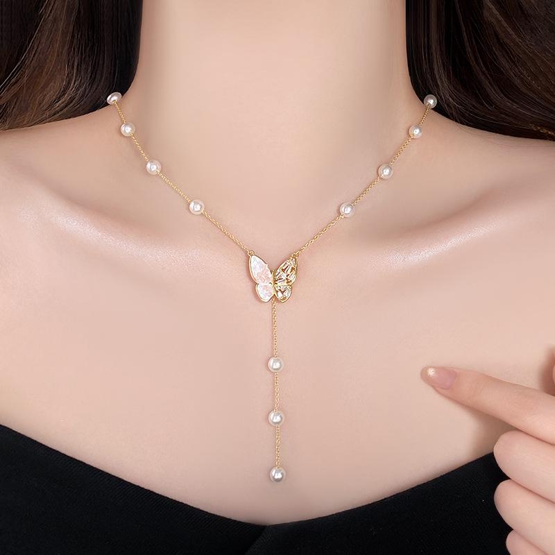 Schmetterlingsquaste Perlenanhänger Halskette: Elegante High-End Schlüsselbeinkette für Damen