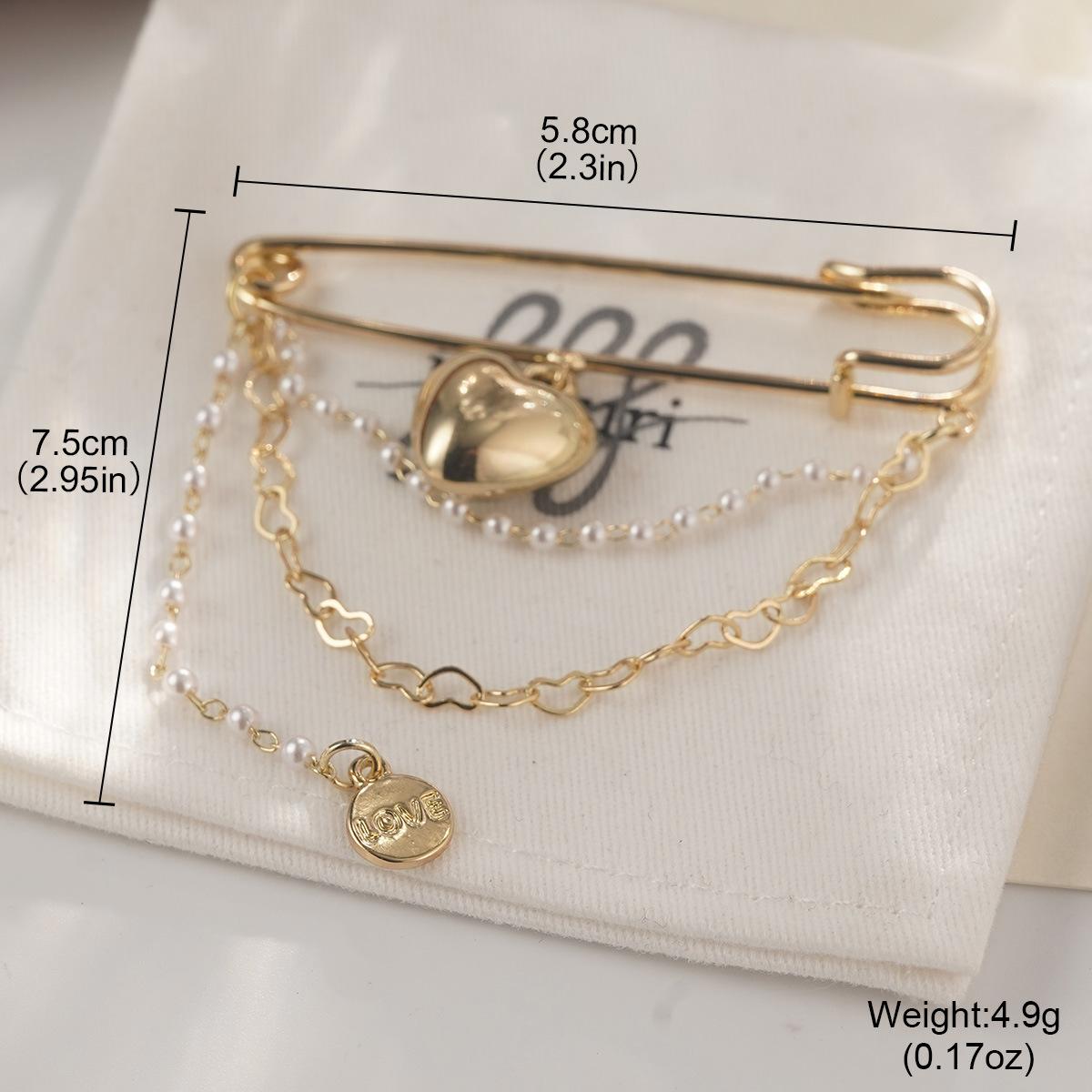 

Pearl three-dimensional love brooch ins trendy personality niche small fragrant style brooch high-end pearl retro simple fashion