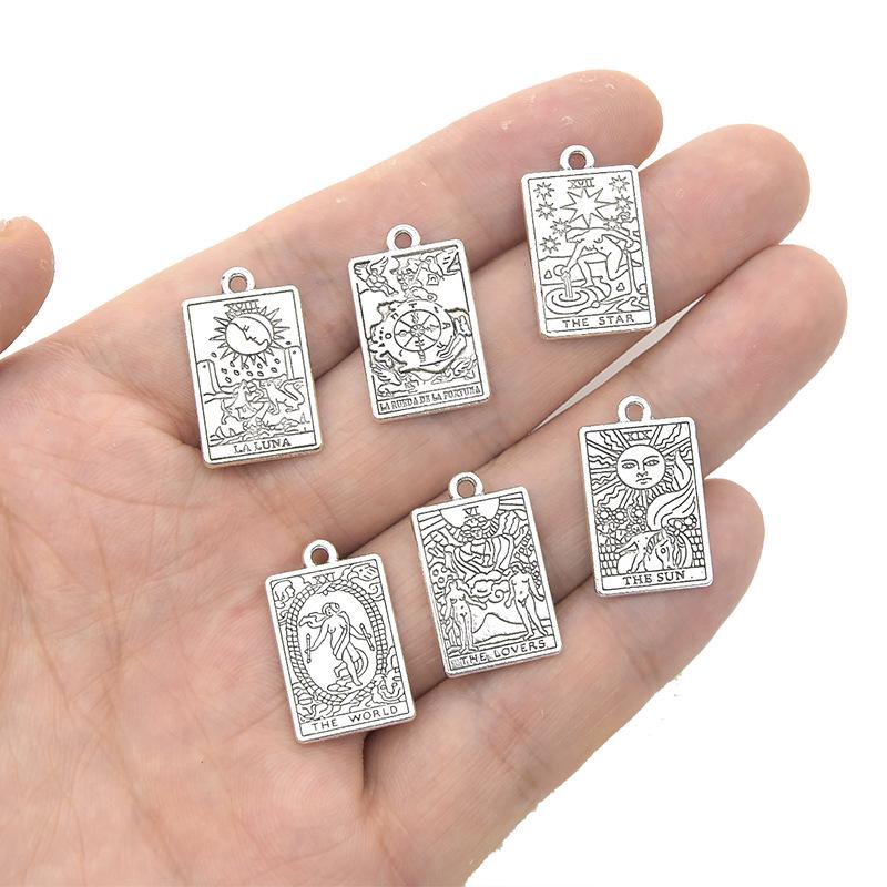 Set aus 6 Anhängern mit antikem Silber-Tarot: DIY Legierungs-Schmuckzubehör für Armbänder und Halsketten