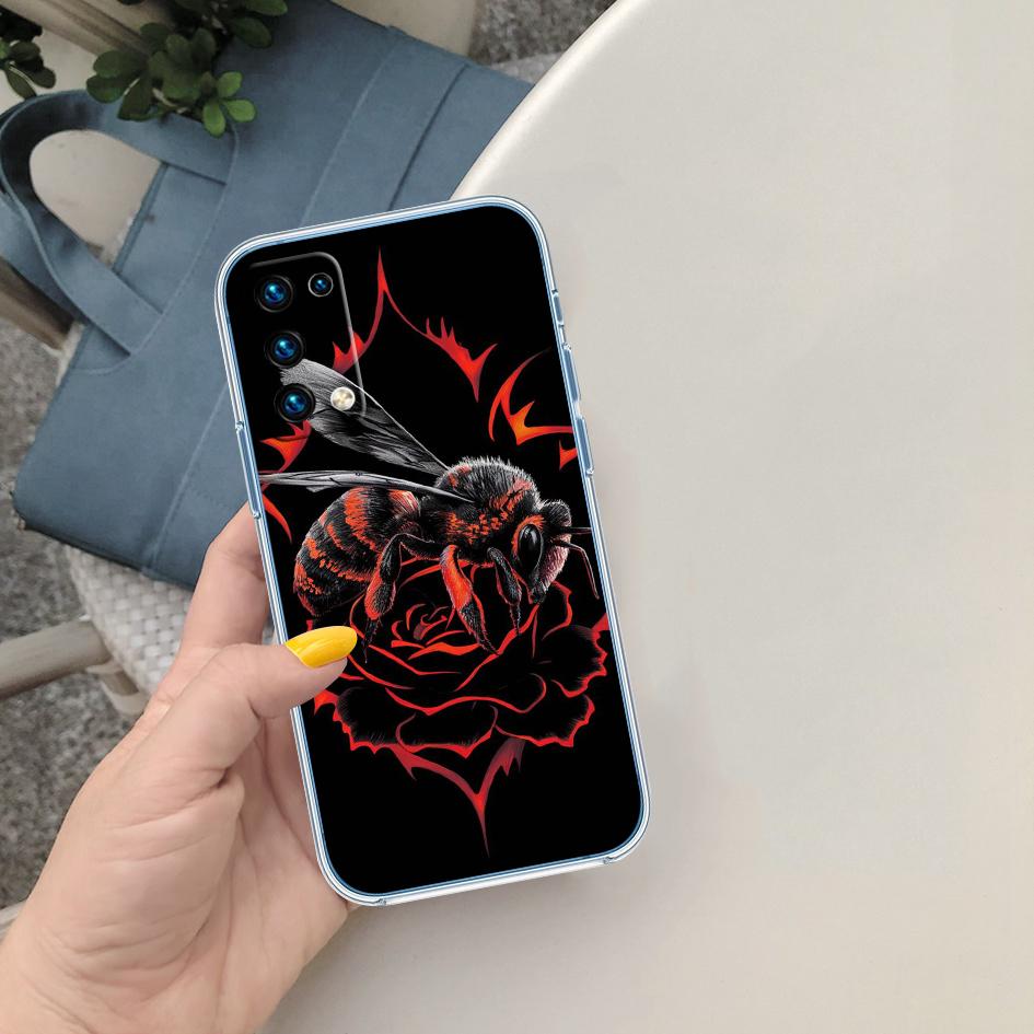QT8 Art Bees Cartoon Phone Case for Motorola Moto G14 G31 G32 G34 G73 G71 G72 G24 G84 G85 G62 E32 E22S G7 E7 Play Plus Power