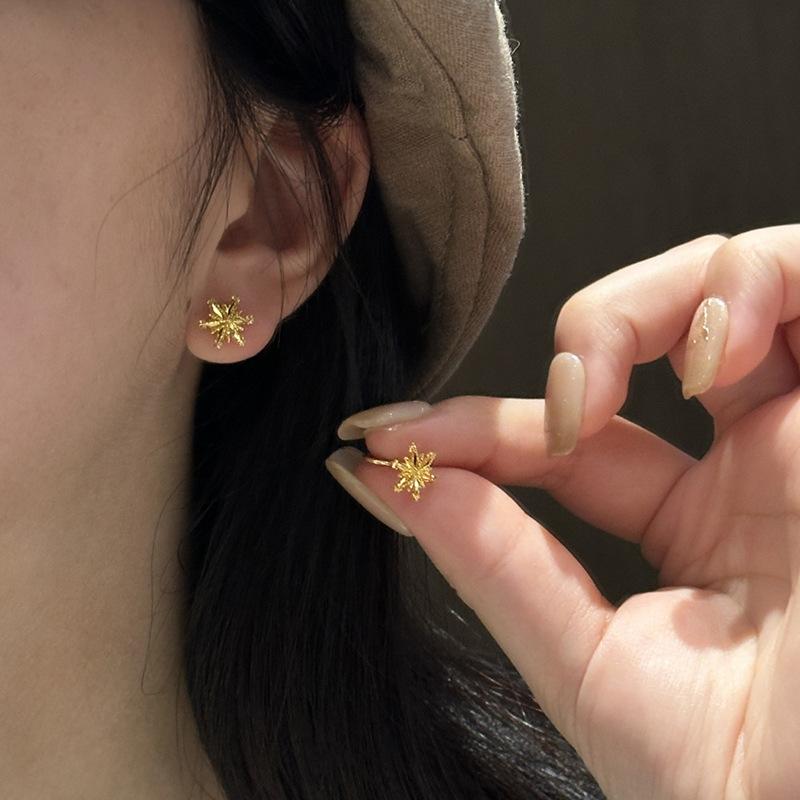 Classic and Exquisite Small Snowflake Earings Stud Glossy Shining Six Pointed Star Earrings for Women Party Jewelry Gifts