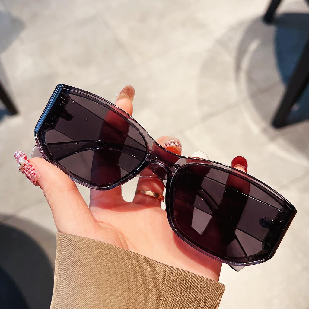Fashion Vintage Sunglasses Women Men Luxury Designer Punk Rivet Shades Irregular Curved Surface Sun Glasses