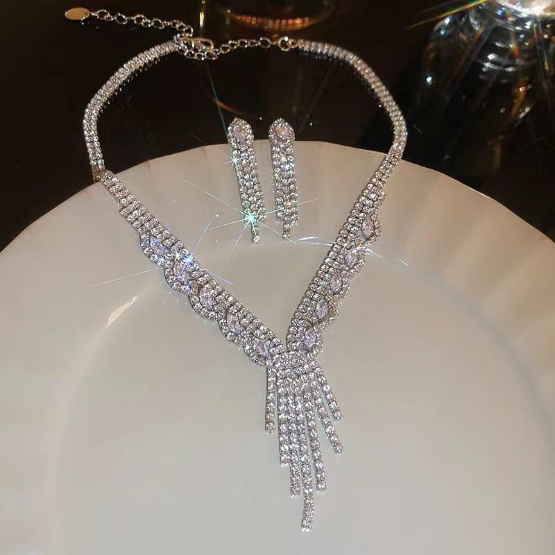 Elegant Two-Piece Luxury Necklace & Zircon Earrings Set - European & American Design for Brides серебряный