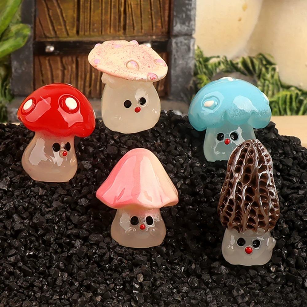 5PCS Set Mini DIY Wild Mushroom Ornament with Cute Expression Glow in The Dark for Fairy Garden Home Decoration Accessories