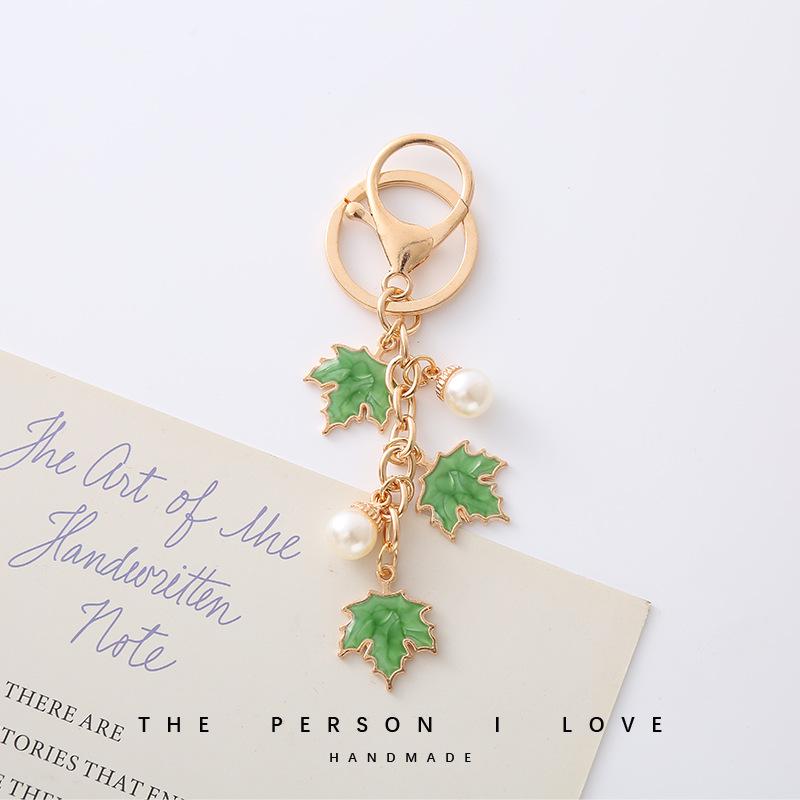 Handmade Maple Leaf Drip Oil Keychain Pendant – Perfect Gift for Bestie or Couple