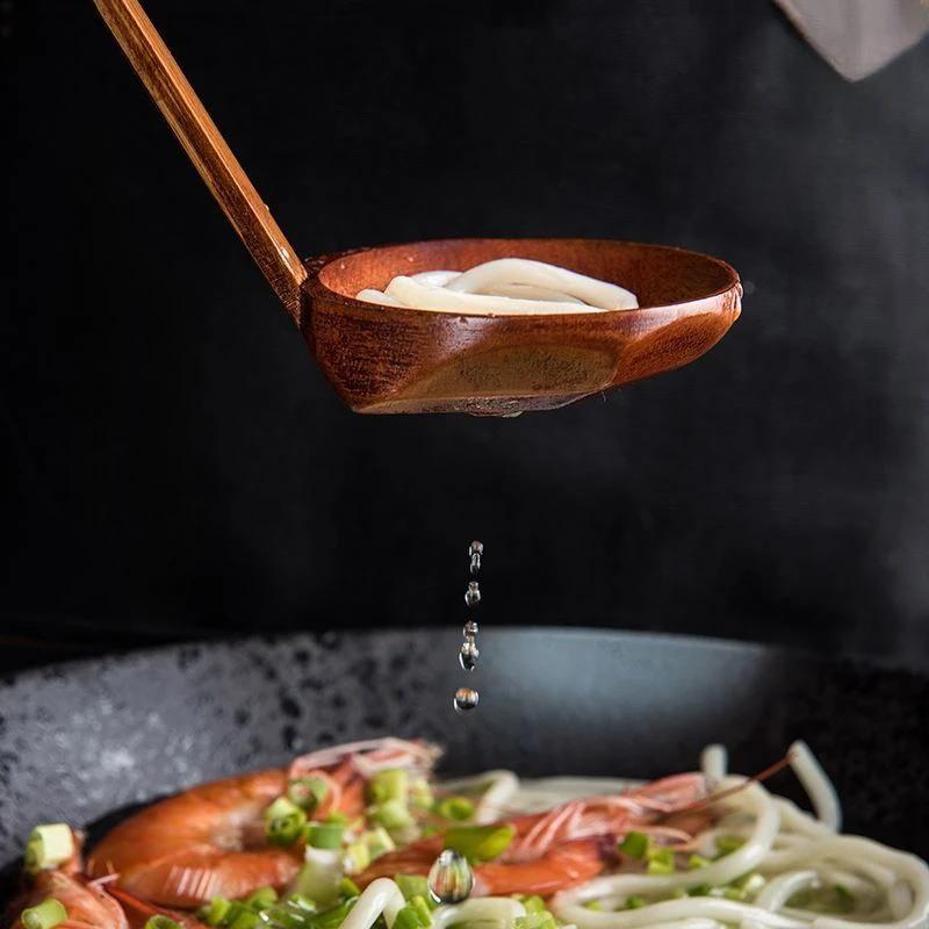 Ramen Suppenlöffel Japanischer Stil Ajiyaki Ramen Löffel mit Löchern Restaurant Nanmu Kamehameha Löffel Hotpot Sieblöffel Suppenlöffel