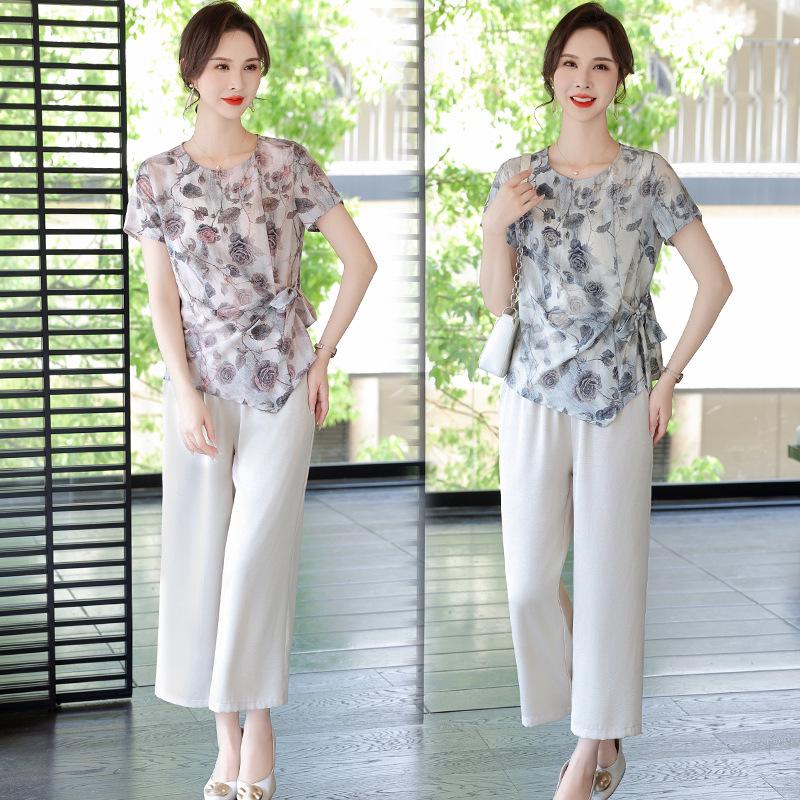 Elegant Chiffon Short Sleeve Two-Piece Set for Middle-Aged Women - Petite Summer Slimming Top, Fashionable for Women Over 50