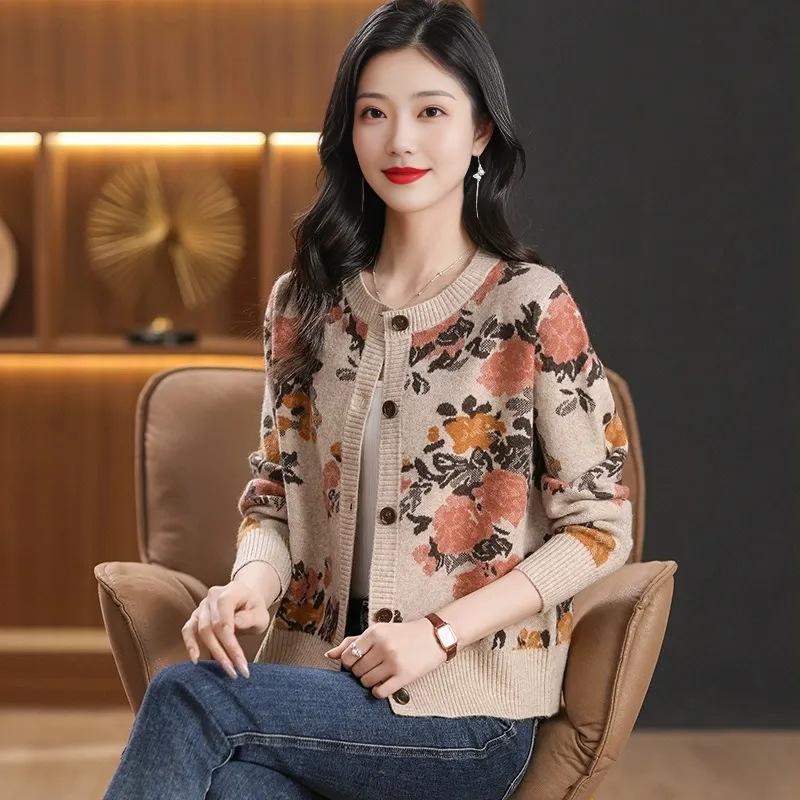 Autumn and winter new mother's long-sleeved jacquard jacket women's short loose round neck knitted cardigan sweater women's