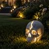 Gothic Resin Ornament Cracked Skull Garden Solar Light, LED Statue Spooky Industrial Table Decor Ornament, Halloween Decoration for Haunted House Bar