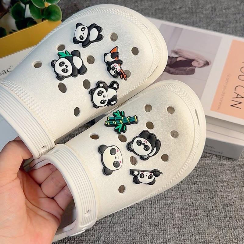 8 Stück Mode Schuhanhänger für Clogs Set Zubehör Lochschuh Schnalle Niedlicher Panda Bambusblatt DIY Schuhdekorationen
