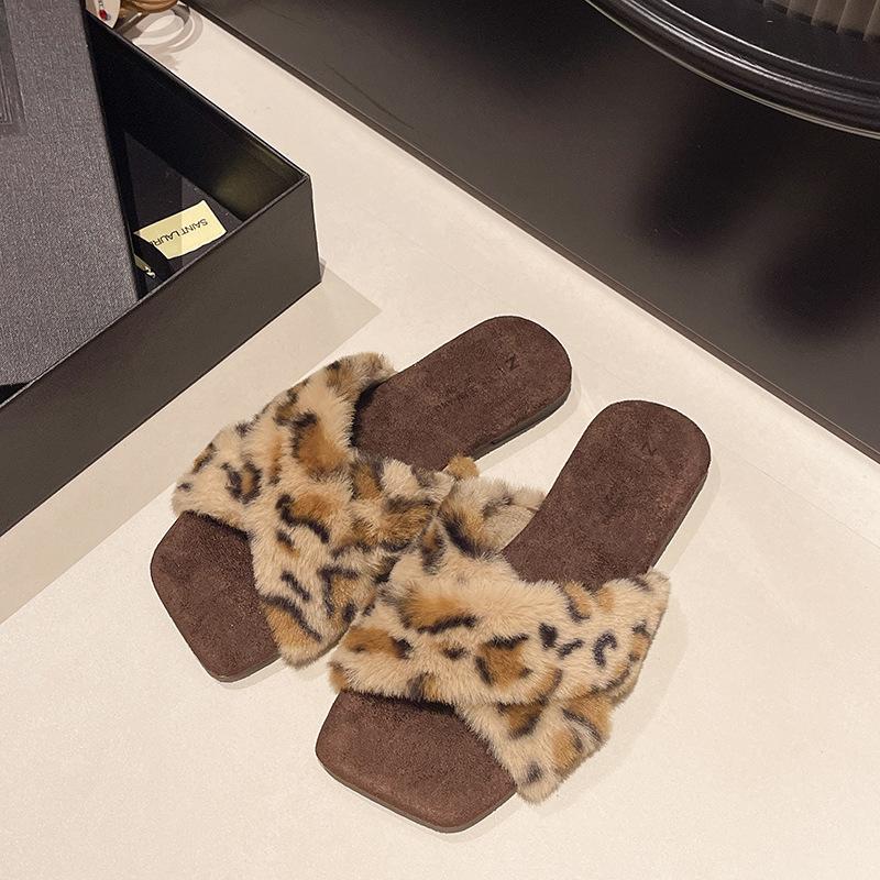 Black high-end flat-bottomed outer wear fluffy slippers female 2025 autumn and winter new one-pedal fairy velvet cotton slippers