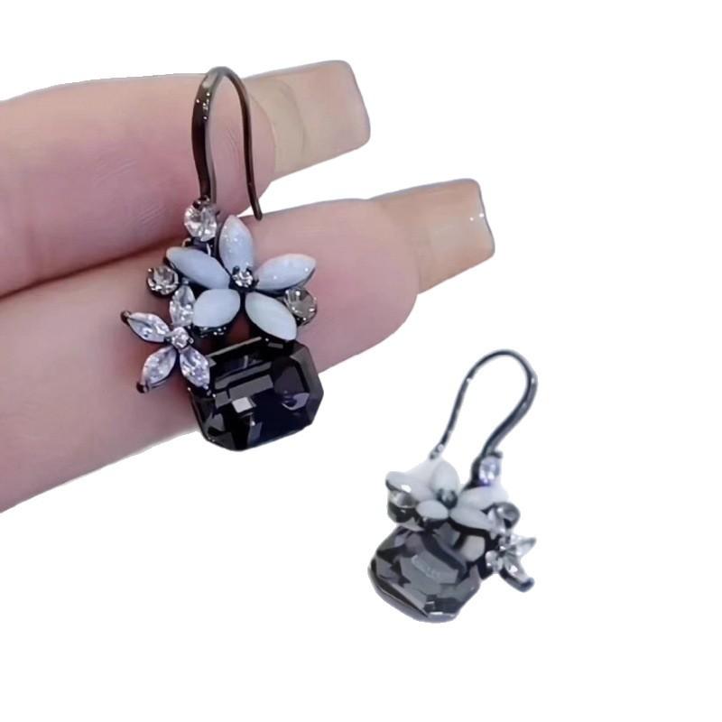 Vielseitige Leichte Luxus Mode Retro Blume Ohrringe