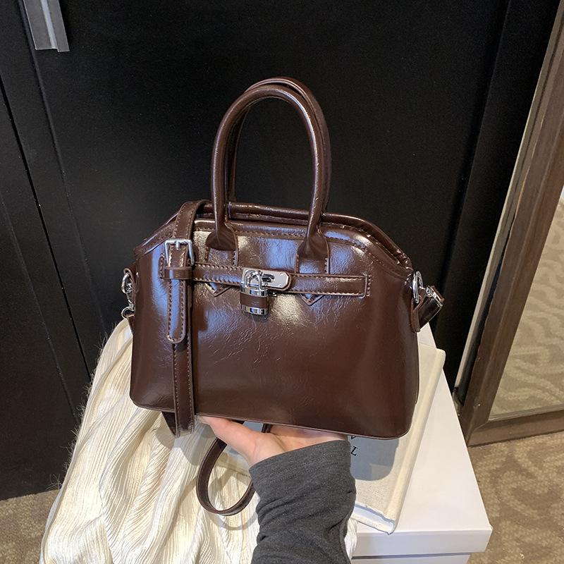 

Портативная Премиальная Повседневная Сумка Женская 2025 Новая Корейская Версия Модная Универсальная Сумка Через Плечо Тренд Универсальная Повседневная Женская Сумка темно-коричневого