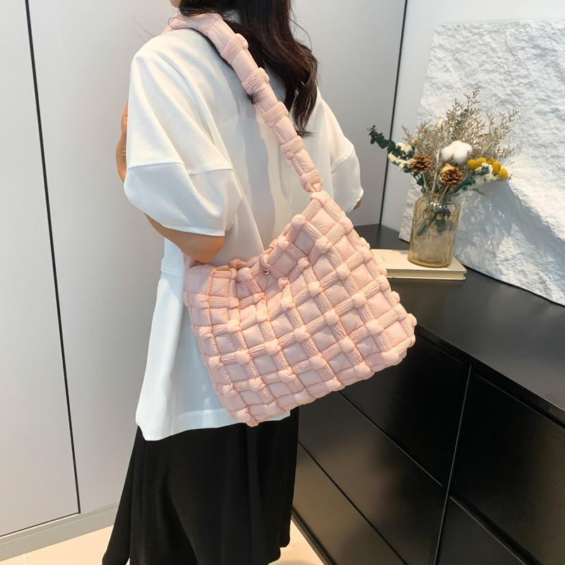 Versatile Women's Shoulder Bag Casual Bag Solid Thread Elegant New