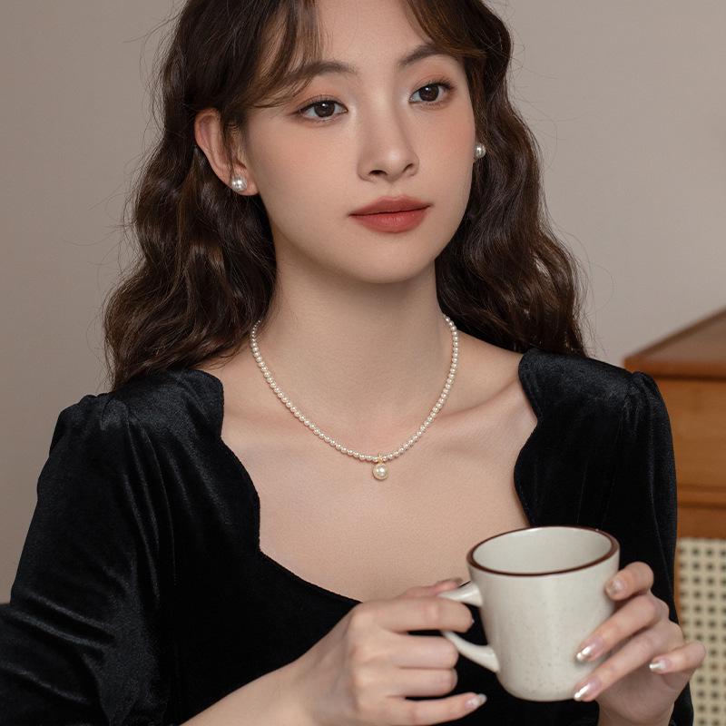 

Women s Luxury French Hepburn Micro-Paved Diamond Pearl Choker Necklace