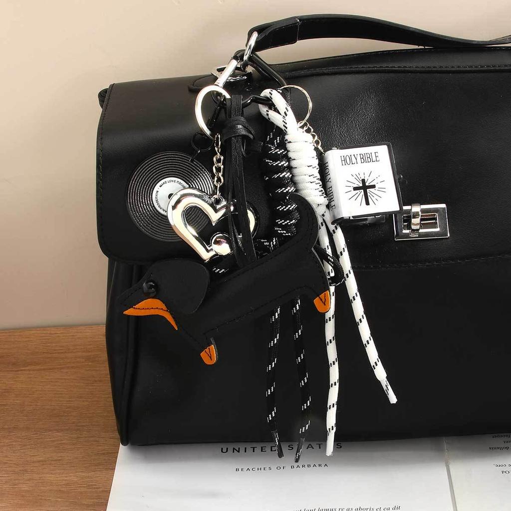 Vintage PU Dackel Anhänger Kleines Buch Liebe Tennis Geflochtenes Seil Tasche Anhänger Schlüsselanhänger