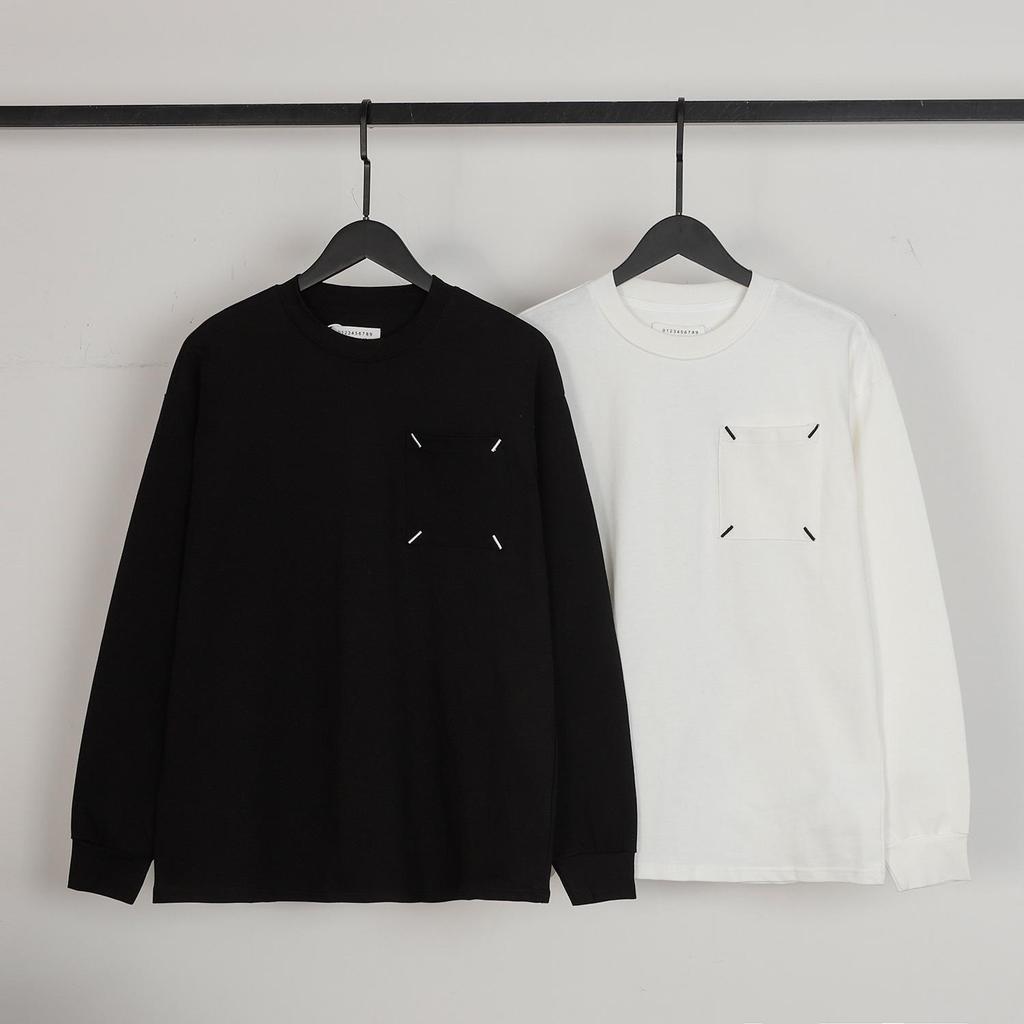 Tricou cu mânecă lungă și guler rotund MM6 Maison Margiela cu număr pe spate pe patru colțuri pentru Toamnă/Iarnă. Strat de bază lejer pentru cupluri.