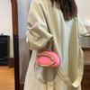 1 Stück Luxus-Umhängetasche Z-Stil Clutch-Tasche Abendtasche Speziell geformte Metallketten-Details Dekorative Kastenform-Kleine Quadratische Tasche