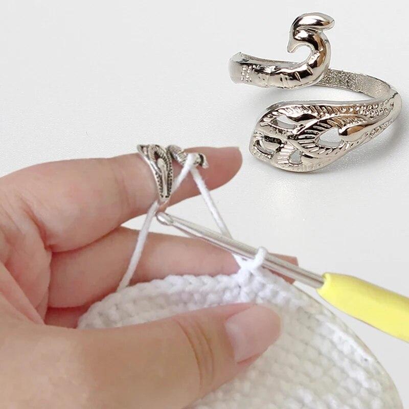 Adjustable Knitting Ring Crochet Hook, Open Finger Ring Lead Crochet Hook Accessories Knitting Thimble Vintage Open Peacock Ring