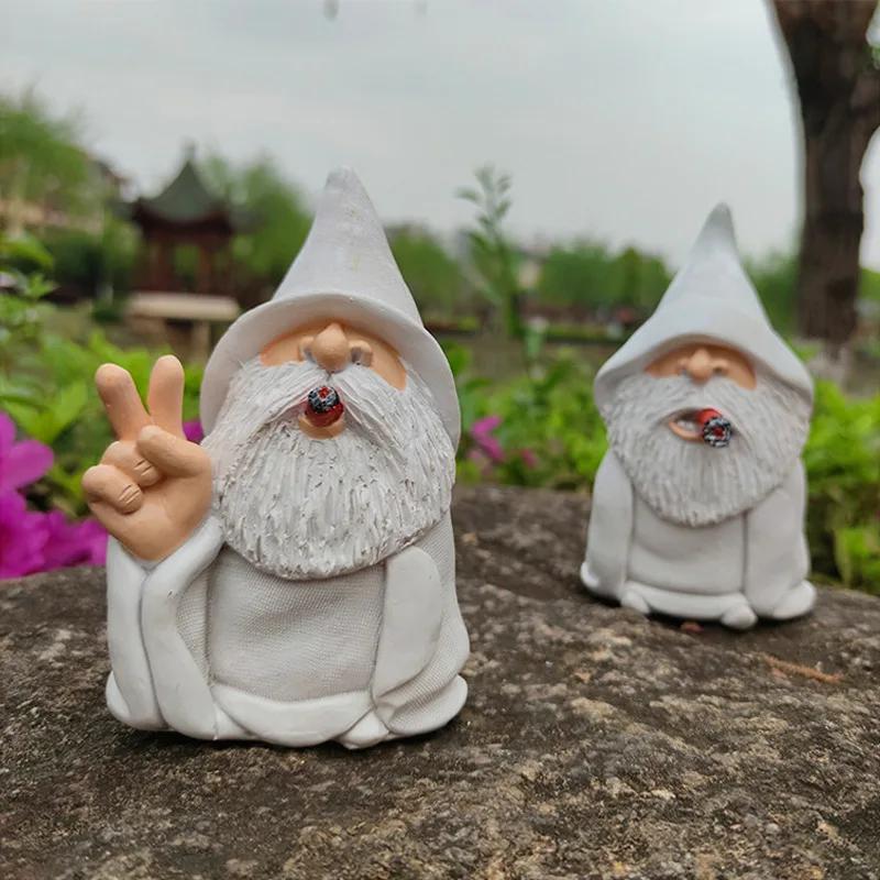 Funny Smoking Dwarf Garden Sculpture Ornaments Scornful Wizard Gnome Statue Indoor Outdoor Figurine Gift Home Yard Decoration