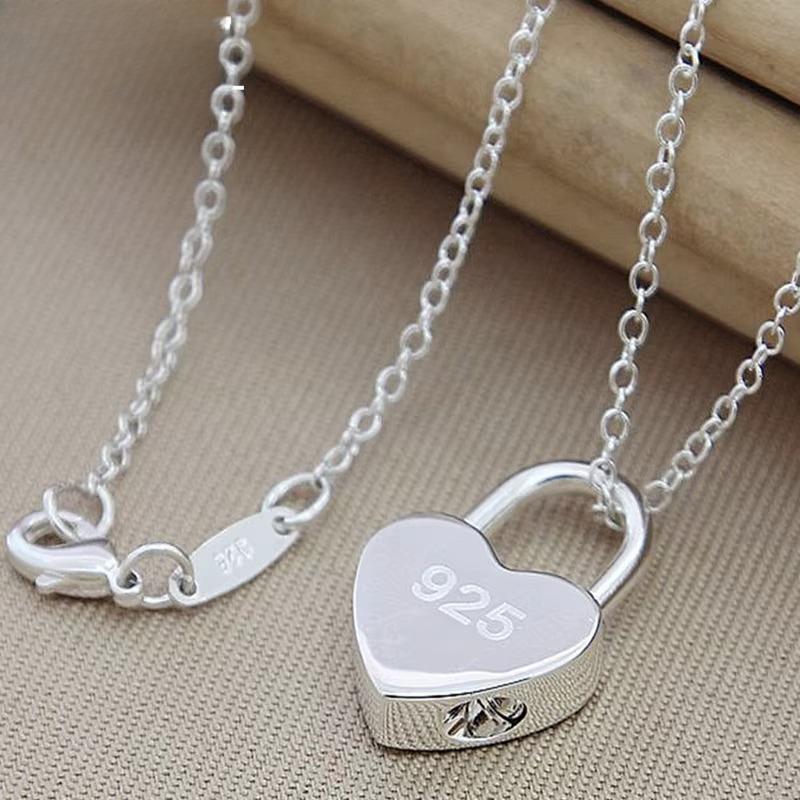 A square/heart shaped lock pendant necklace, suitable for women's wedding engagement daily gift heart shaped lock pendant necklace