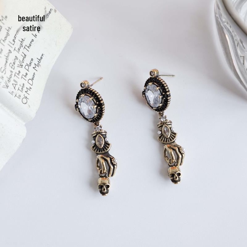 2025 Women's Skull Earrings with Inlaid Zircon Diamonds, Copper Fashion Trend, Non-fading Stud Jewelry