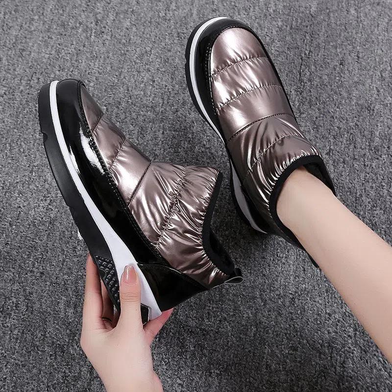 Autumn and Winter 2024 New Waterproof Thickened Warm Cotton Shoes Fashion Versatile Snow Boots Women's Short Tube Flat Bottom