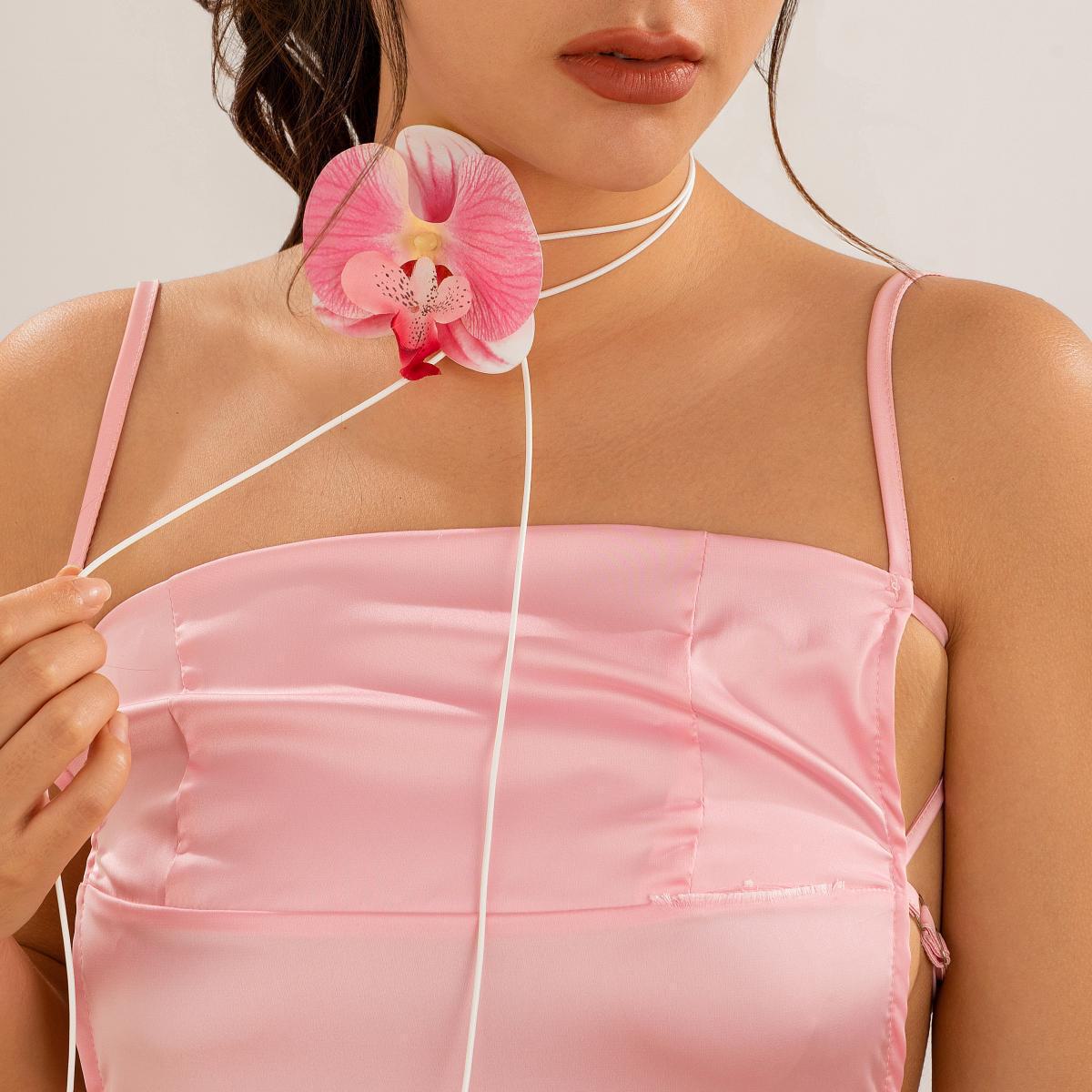 

Ожерелье-чокер с цветком фаленопсиса — элегантное длинное эффектное украшение для женщин