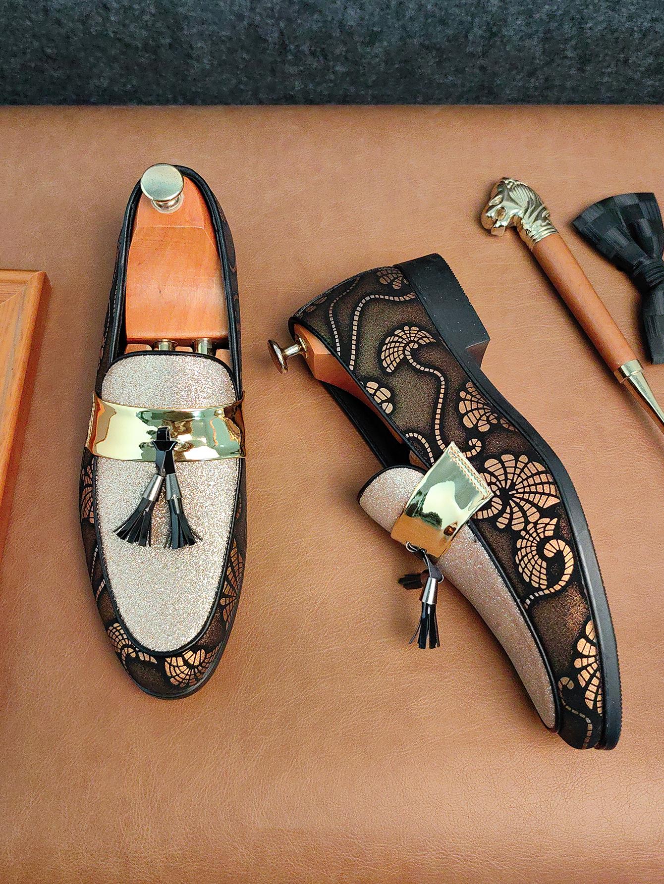 

Мода Новые Мужские Остроносые Лоферы с Кисточками в Стиле Пэчворк из Лакированной Кожи Повседневная Обувь Мужская Формальная Свадебное Платье Выпускной Вечер Zapatos Hombre 38