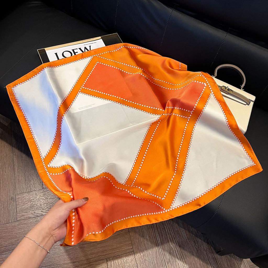 Silk scarf women's neck new scarf with coat 70 small square scarf scarf mother high-end scarf