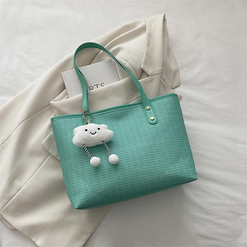 Fashionable and Stylish Color-matched Crossbody Bags Are Popular, Along with Tote Bag