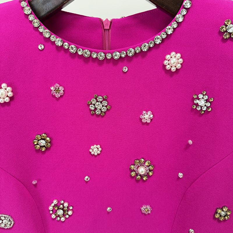 Coleção Primavera 2026: Vestido de Gala Justo com Pedrarias e Strass e Saia Longa